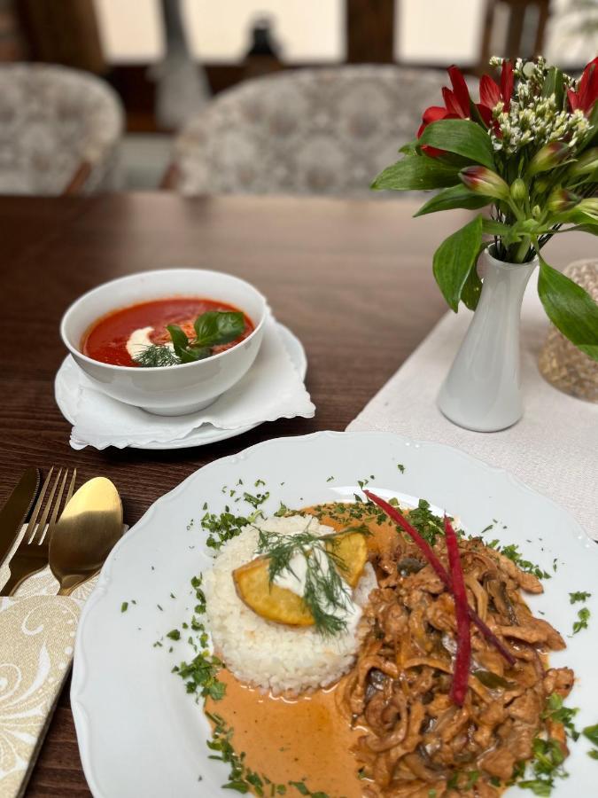 Maria Penzion & Restaurant Тренчин Екстер'єр фото